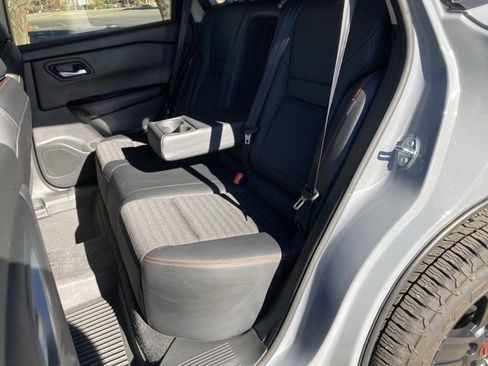 Used 2025 Nissan Rogue SV image 35