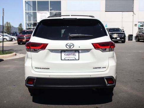 Used 2017 Toyota Highlander Limited w/ Carpet Mat Package image 12