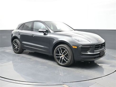 Used 2023 Porsche Macan image 24
