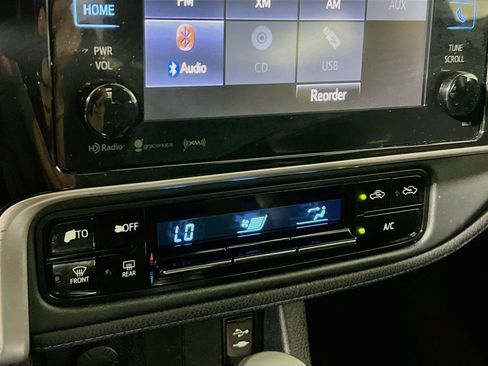 Used 2018 Toyota Corolla SE w/ SE Premium Package FWD image 26