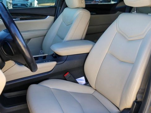 Used 2018 Cadillac XT5 AWD image 12