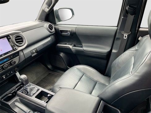 Used 2022 Toyota Tacoma TRD Off-Road w/ TRD Premium Off Road Package image 23