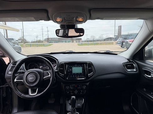Used 2018 Jeep Compass Limited w/ Navigation Group image 21