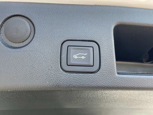 Used 2025 Chevrolet Equinox LT w/ Convenience Package II image 12