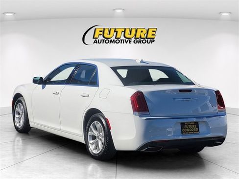 Used 2022 Chrysler 300 Touring image 6