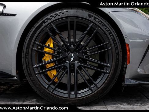 Used 2025 Aston Martin V8 Vantage Coupe image 21