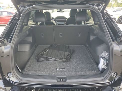 New 2026 Volkswagen Tiguan SE R-Line FWD image 7