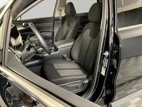 Certified 2026 Kia Sorento LX FWD image 21