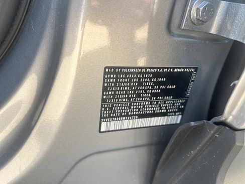 Certified 2024 Volkswagen Taos SE w/ Panoramic Sunroof Package image 32