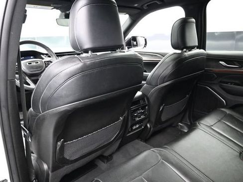 Used 2023 Jeep Grand Cherokee Overland AWD/4WD image 25