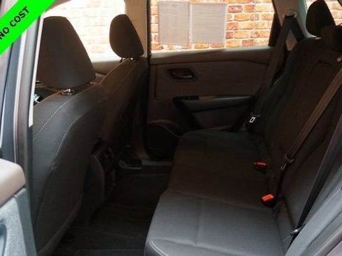 Used 2023 Nissan Rogue S image 31