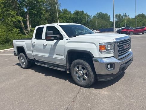 Used 2017 GMC Sierra 2500 SLE w/ HD SLE Preferred Plus Package AWD/4WD image 6