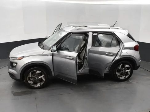 Used 2025 Hyundai Venue SEL FWD image 7