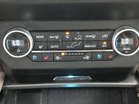 Used 2019 Ford Expedition XLT w/ Equipment Group 202A RWD image 29