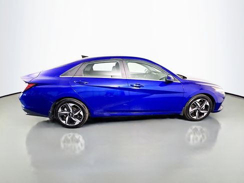 Used 2022 Hyundai Elantra Limited image 11