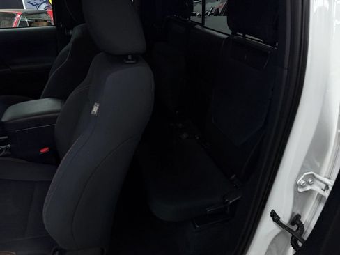 Used 2018 Toyota Tacoma TRD Sport AWD/4WD image 13