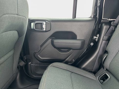 New 2025 Jeep Gladiator Sport image 15