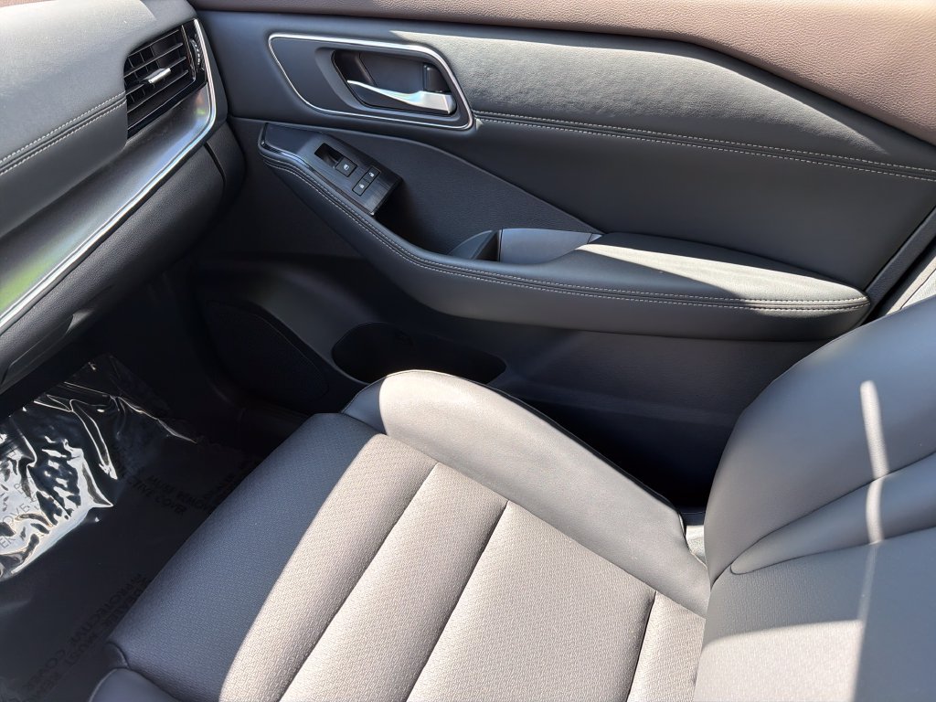 Used 2021 Nissan Rogue SV w/ Premium Package FWD image 30