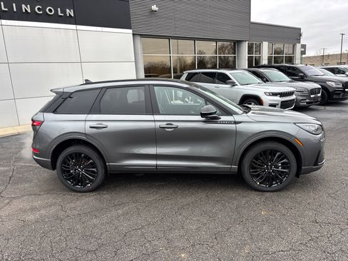 New 2026 Lincoln Corsair Premiere image 8