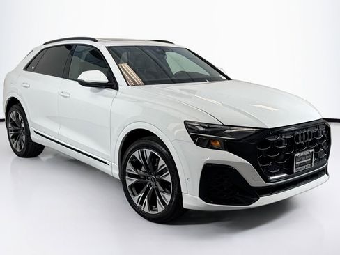 Used 2024 Audi Q8 Premium Plus w/ Premium Plus Package image 3
