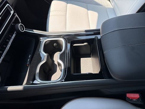 Used 2024 Chevrolet Traverse RS image 28