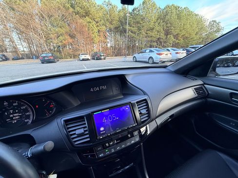 Used 2017 Honda Accord Sport image 25