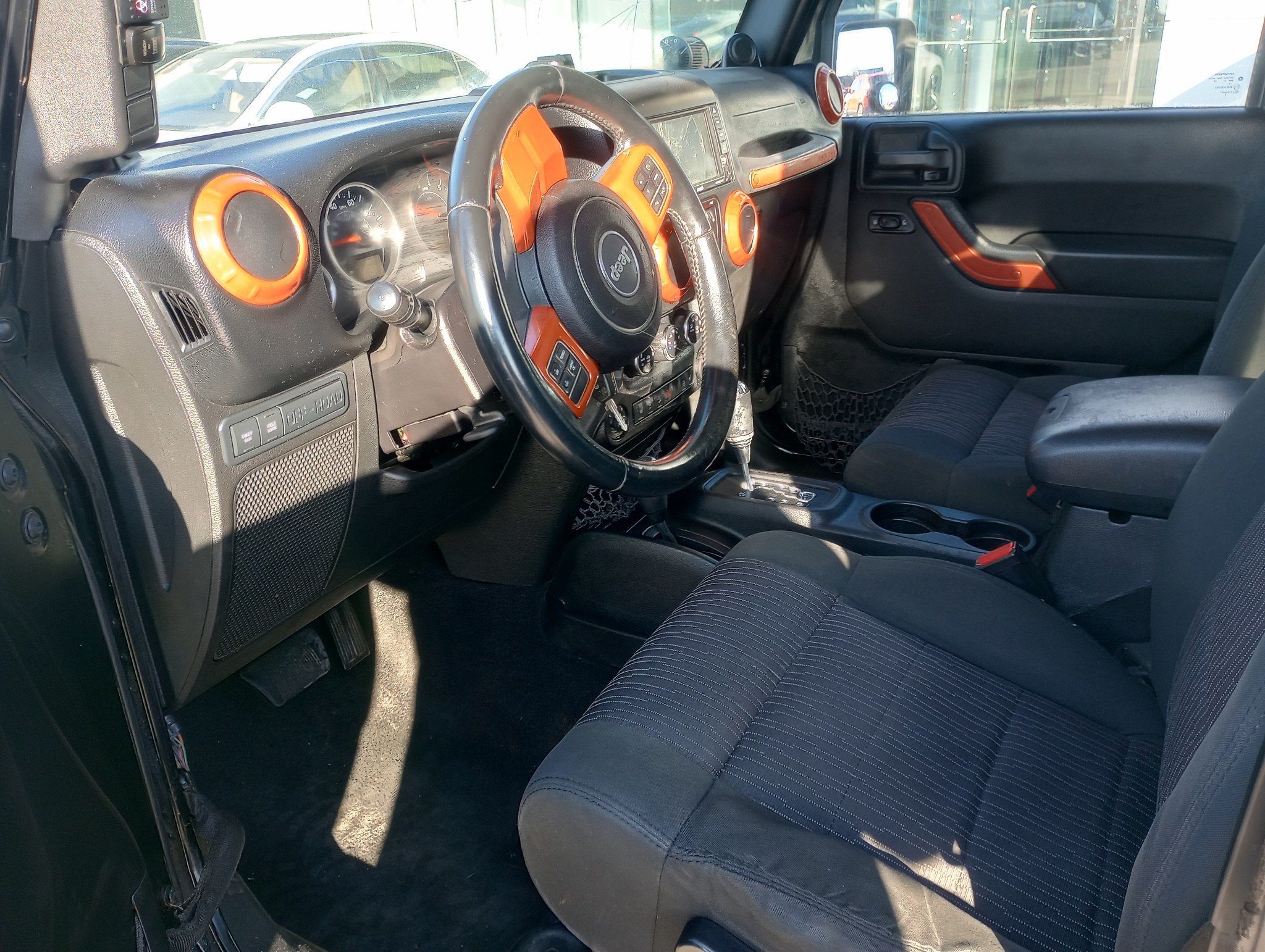 Used 2012 Jeep Wrangler Unlimited Rubicon w/ Dual Top Group AWD/4WD image 3