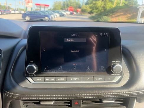 Used 2023 Nissan Rogue SV FWD image 19