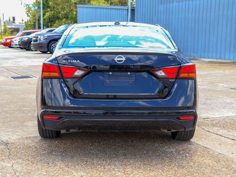 Used 2025 Nissan Altima 2.5 SV FWD image 19