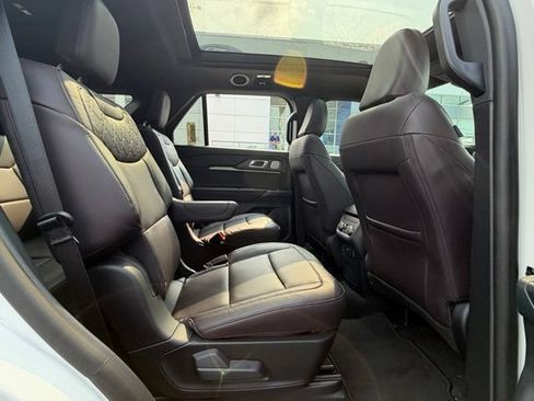 New 2026 Ford Explorer Platinum w/ LUX Leather Package AWD/4WD image 32
