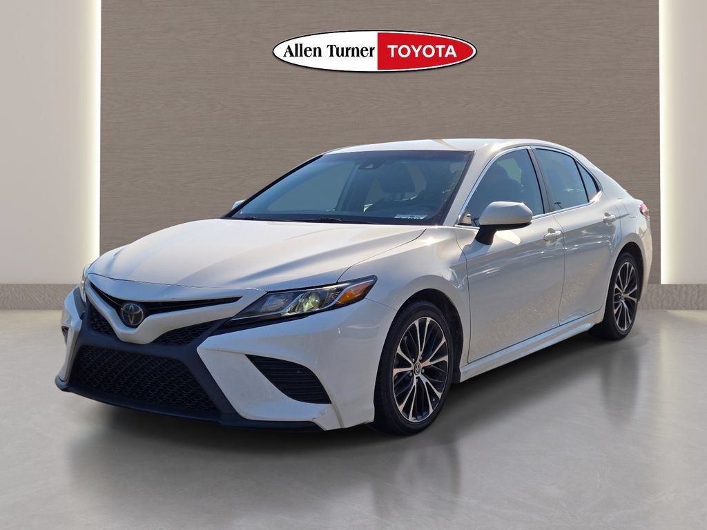 Used 2019 Toyota Camry SE FWD image 2