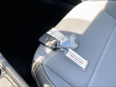 Used 2025 Volkswagen Jetta SE FWD image 11