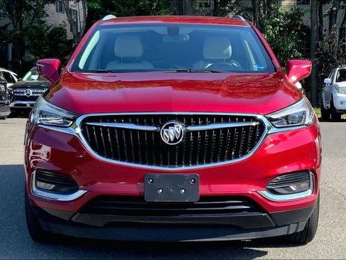 Used 2018 Buick Enclave Essence FWD image 2