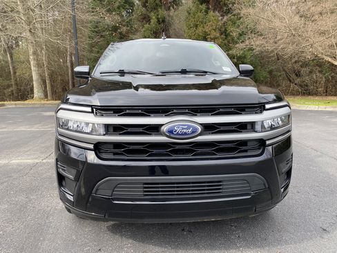 Used 2024 Ford Expedition Max XLT image 3