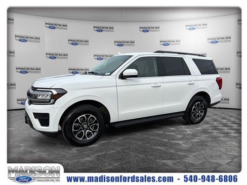 Used 2024 Ford Expedition XLT image 1