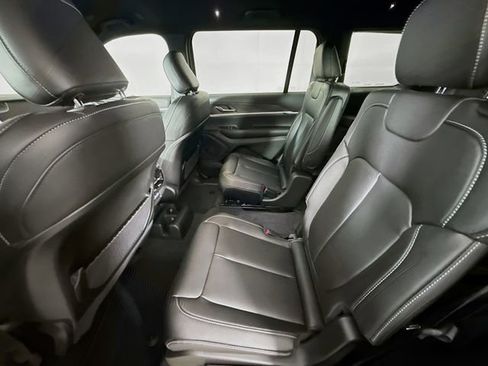 New 2025 Jeep Grand Cherokee L Limited w/ Black Appearance Package image 24