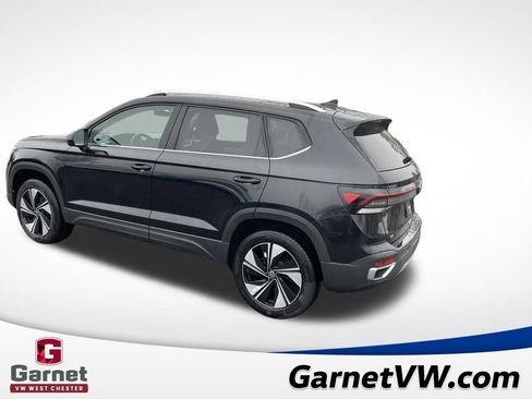 New 2026 Volkswagen Taos SE image 3