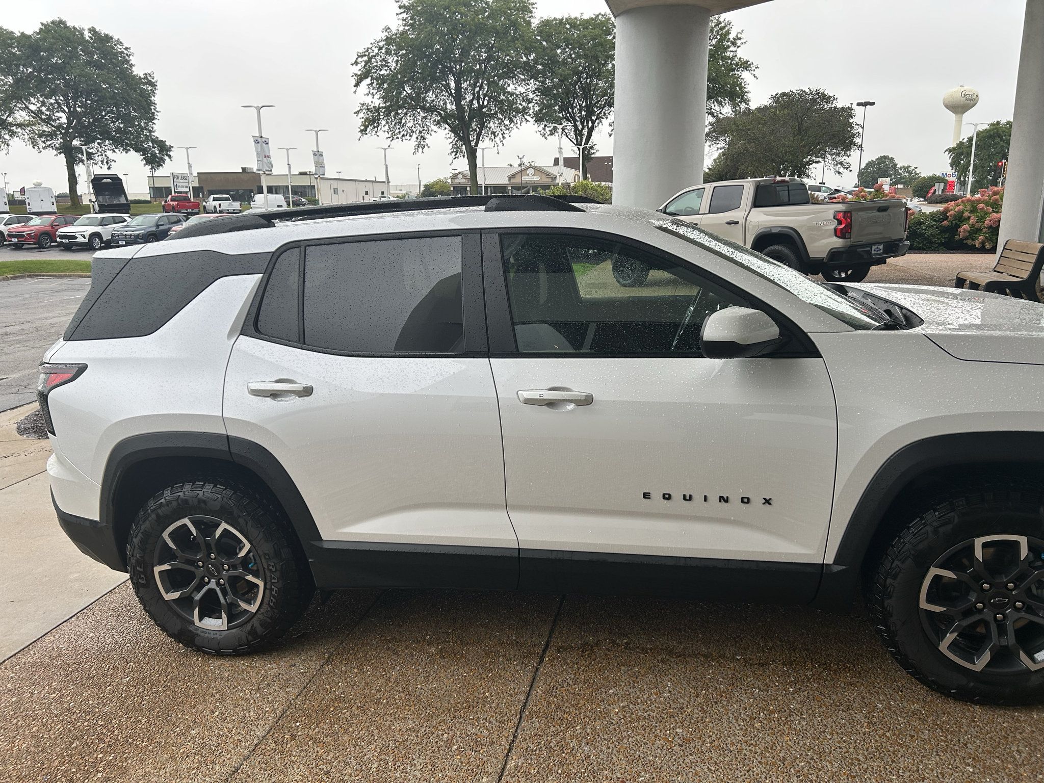 Used 2025 Chevrolet Equinox ACTIV AWD/4WD image 4