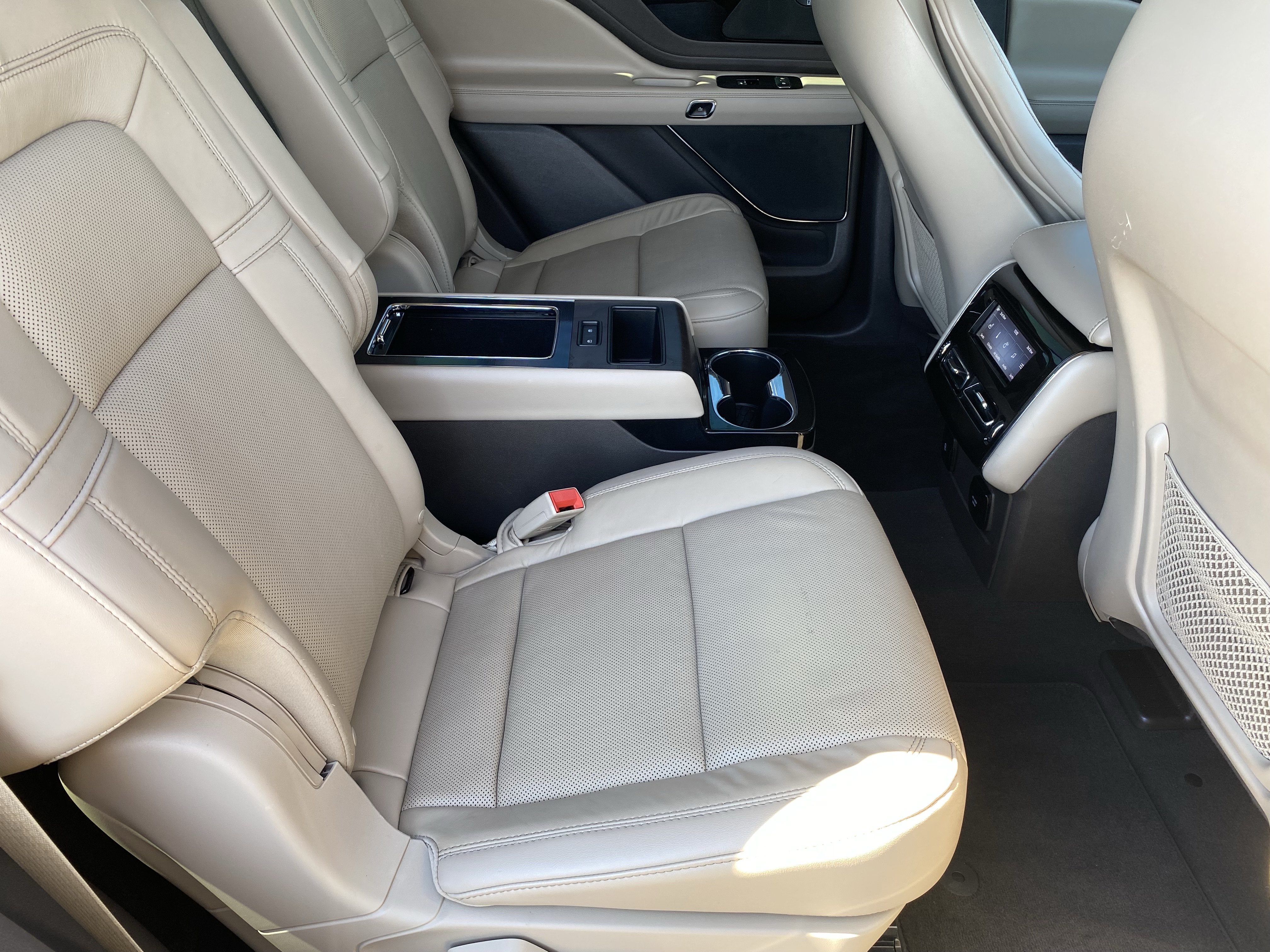 Used 2022 Lincoln Aviator Reserve w/ Equipment Group 201A RWD image 13