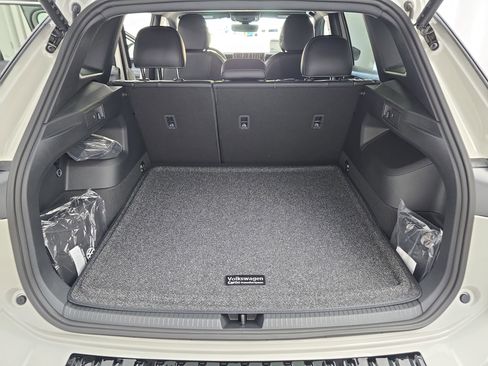 New 2026 Volkswagen Tiguan SE R-Line AWD/4WD image 12