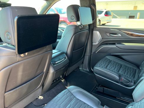 Used 2024 Cadillac Escalade ESV Premium Luxury Platinum AWD/4WD image 20