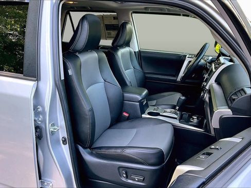 Certified 2023 Toyota 4Runner SR5 Premium w/ Moonroof Package AWD/4WD image 8
