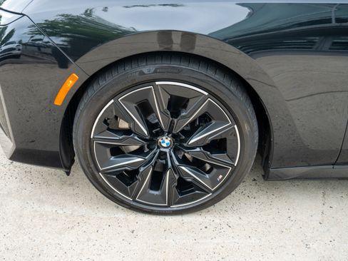 Used 2023 BMW 760i xDrive AWD/4WD image 8