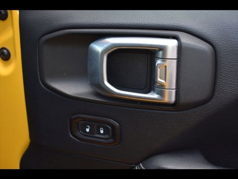 Used 2019 Jeep Wrangler Unlimited Sahara image 39