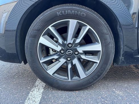 Used 2025 Nissan Versa SV image 28