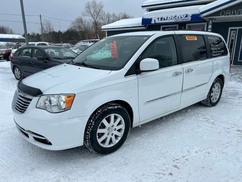 Used 2016 Chrysler Town & Country Touring w/ Driver Convenience Group image 1