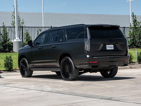 Used 2026 Cadillac Escalade ESV Platinum Sport w/ LPO, ONYX Package AWD/4WD image 7