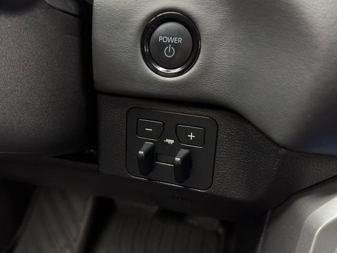 Used 2025 Toyota Tundra Platinum AWD/4WD image 26