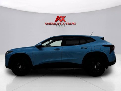 Used 2025 Chevrolet Trax LS w/ LS Convenience Package image 2