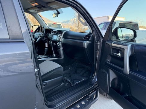 Used 2019 Toyota 4Runner SR5 AWD/4WD image 21